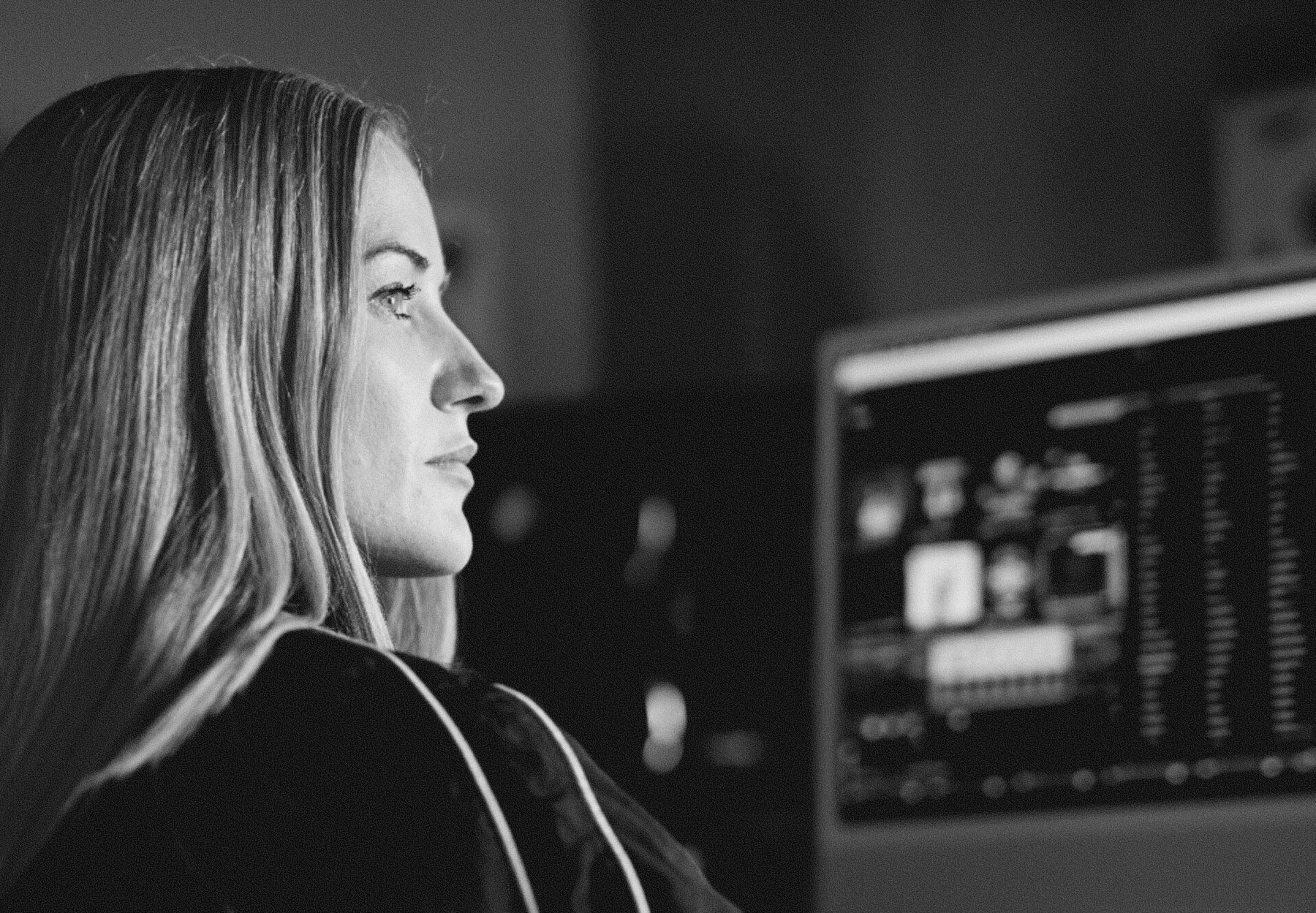 Producer exploring Loopcloud on a studio monitor